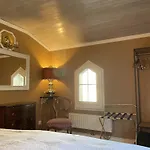 Haus Der Schwalbe Holiday home Oberhofen